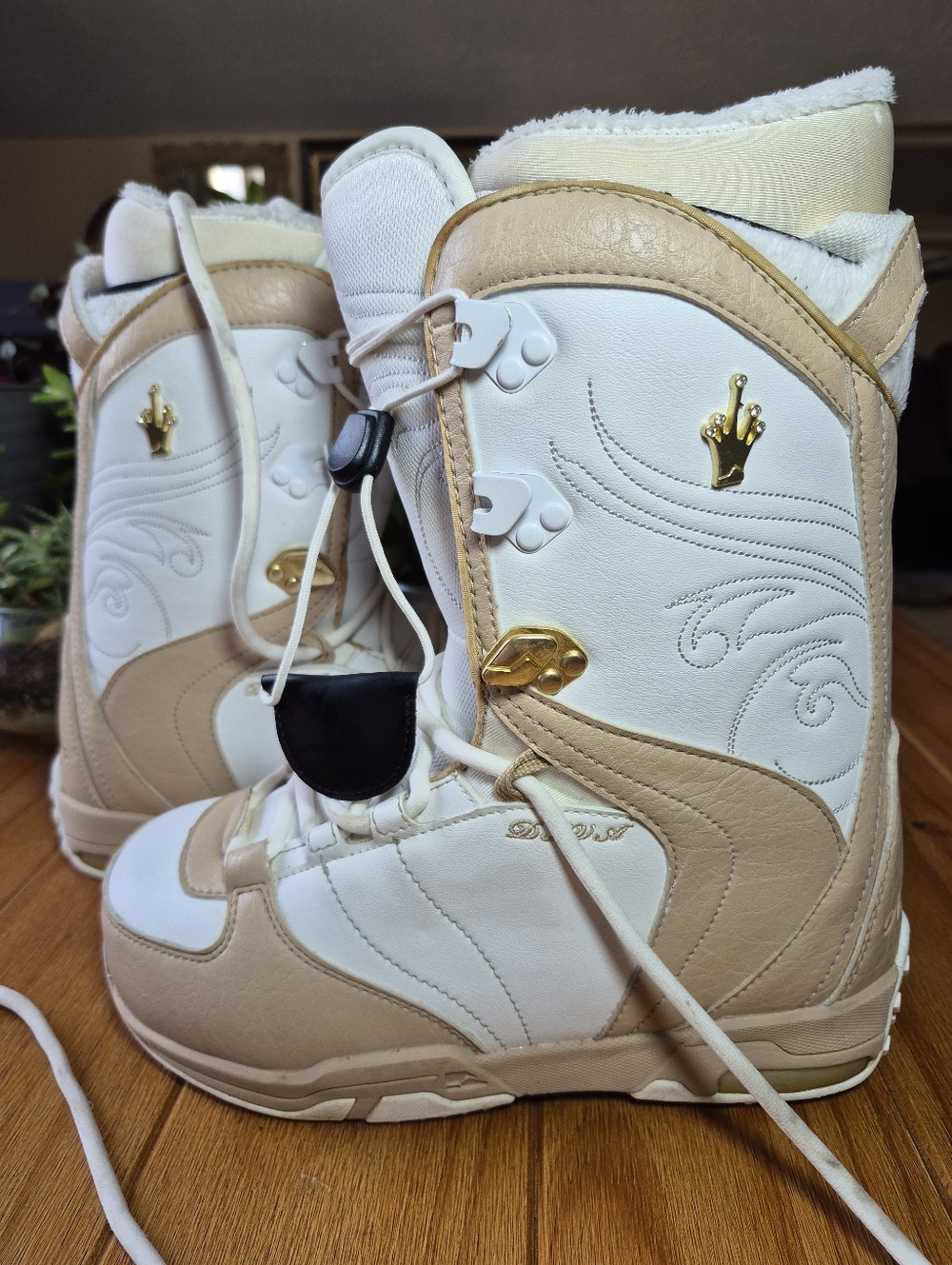 Women's Winter Snow Boots - White & Tan Insulated Snowboarding Boots